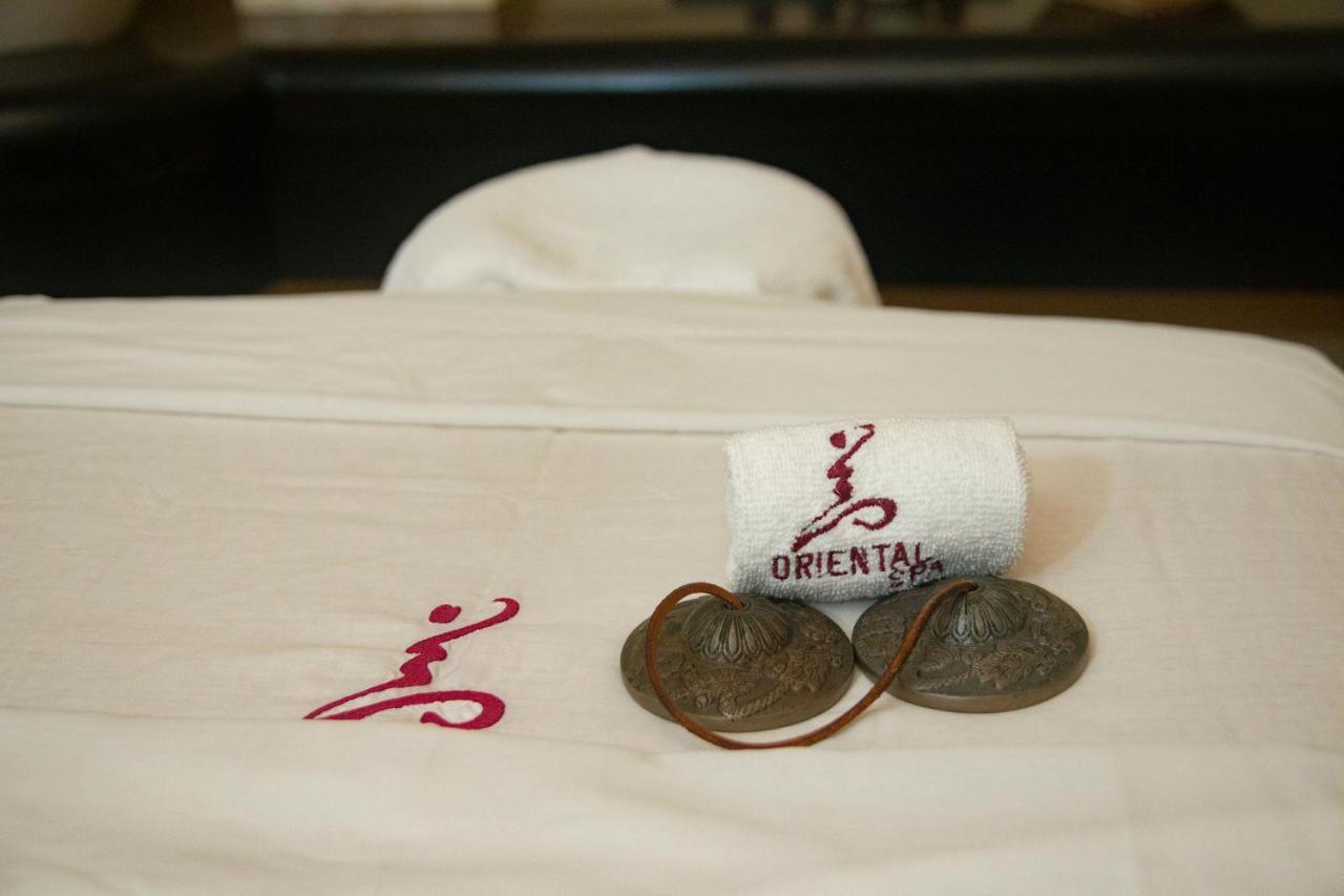 Hotel Emporio Ixtapa Ixtapa  Exteriér fotografie A set of massage stones