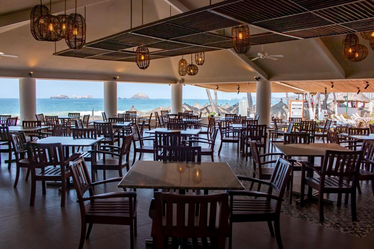 Hotel Emporio Ixtapa Ixtapa  Exteriér fotografie The restaurant at the beach