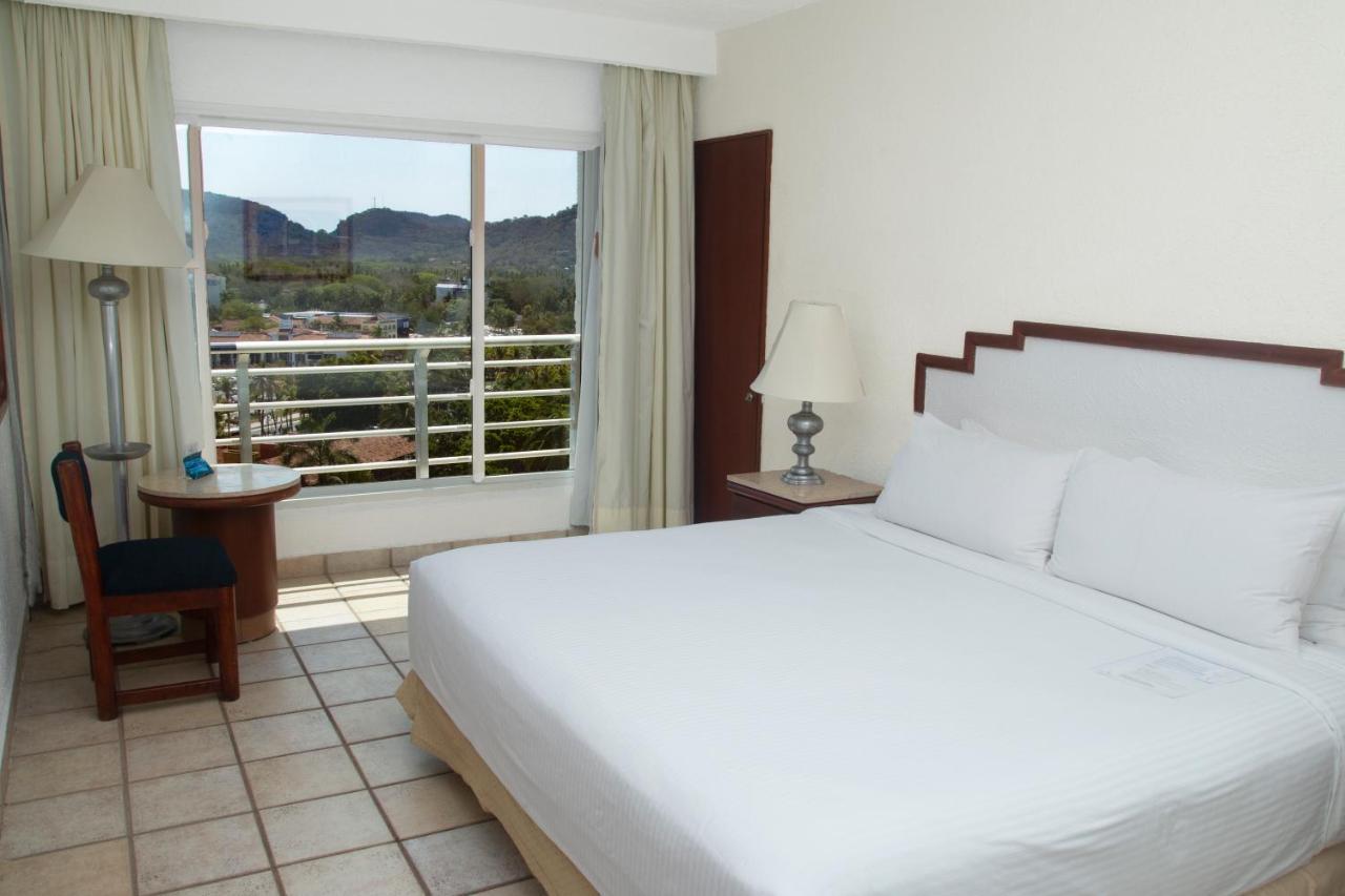Hotel Emporio Ixtapa Ixtapa  Exteriér fotografie A bedroom at the hotel