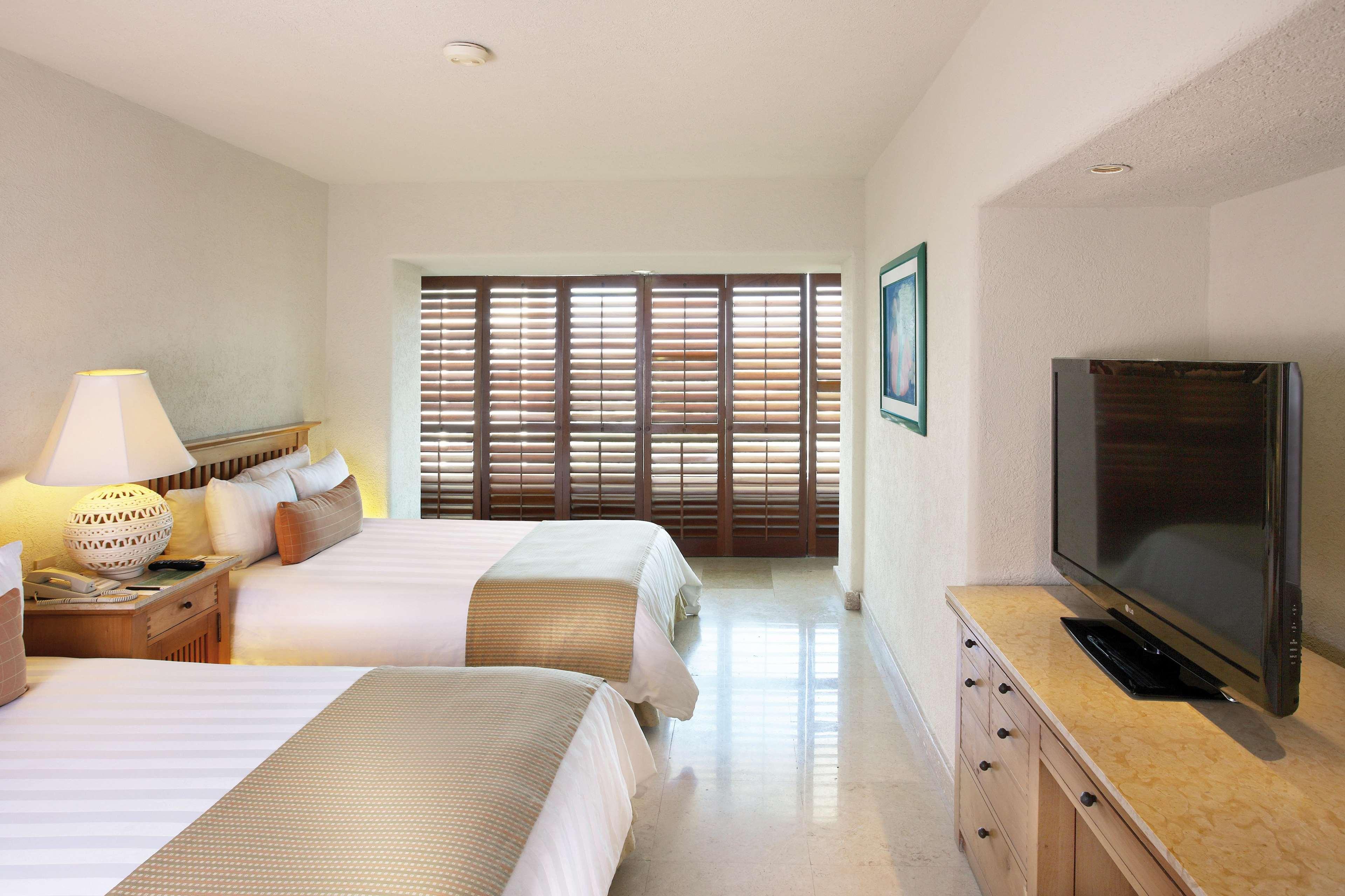 Hotel Emporio Ixtapa Ixtapa  Exteriér fotografie A room at the hotel