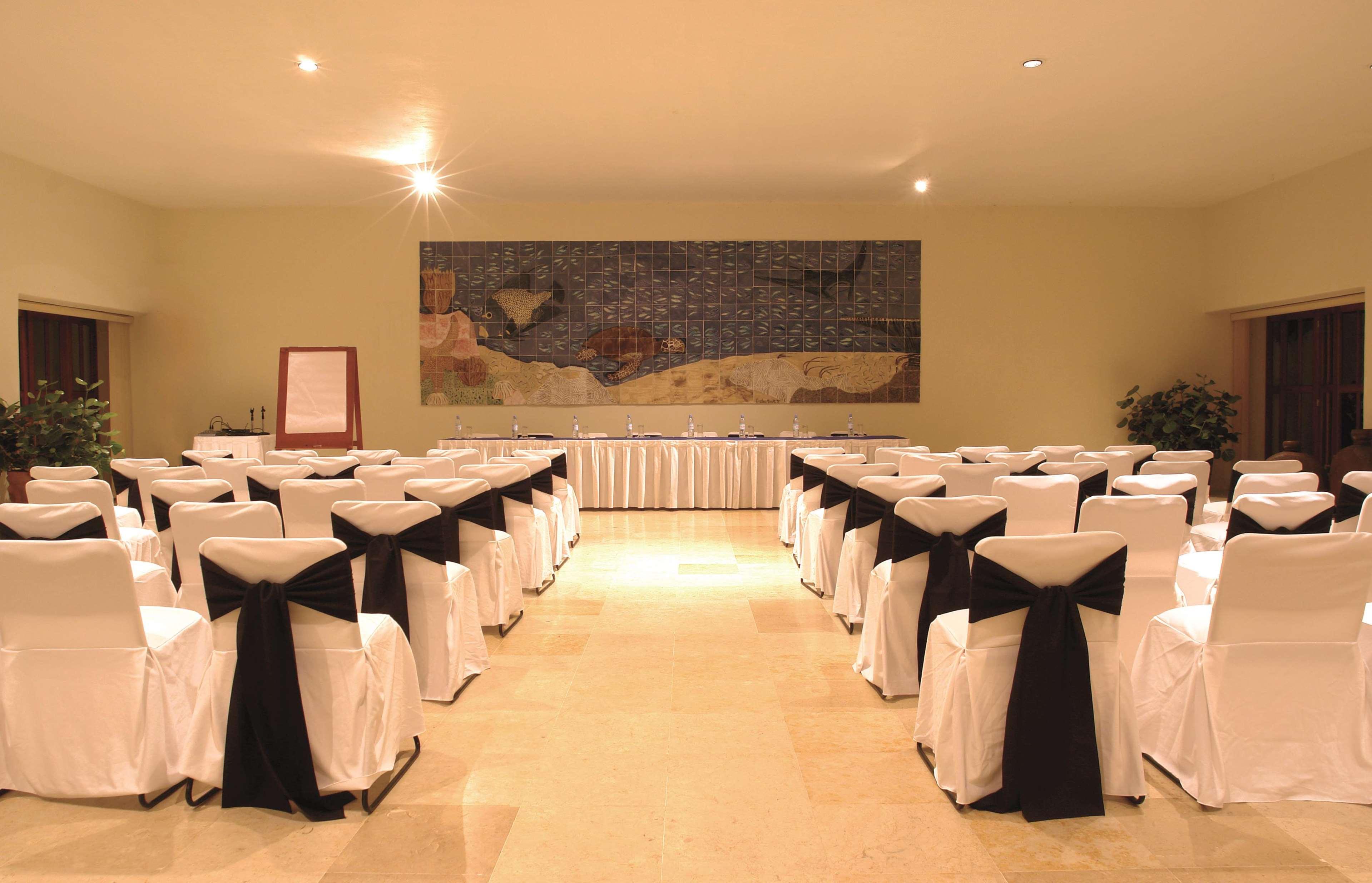 Hotel Emporio Ixtapa Ixtapa  Zařízení fotografie A meeting room at a hotel