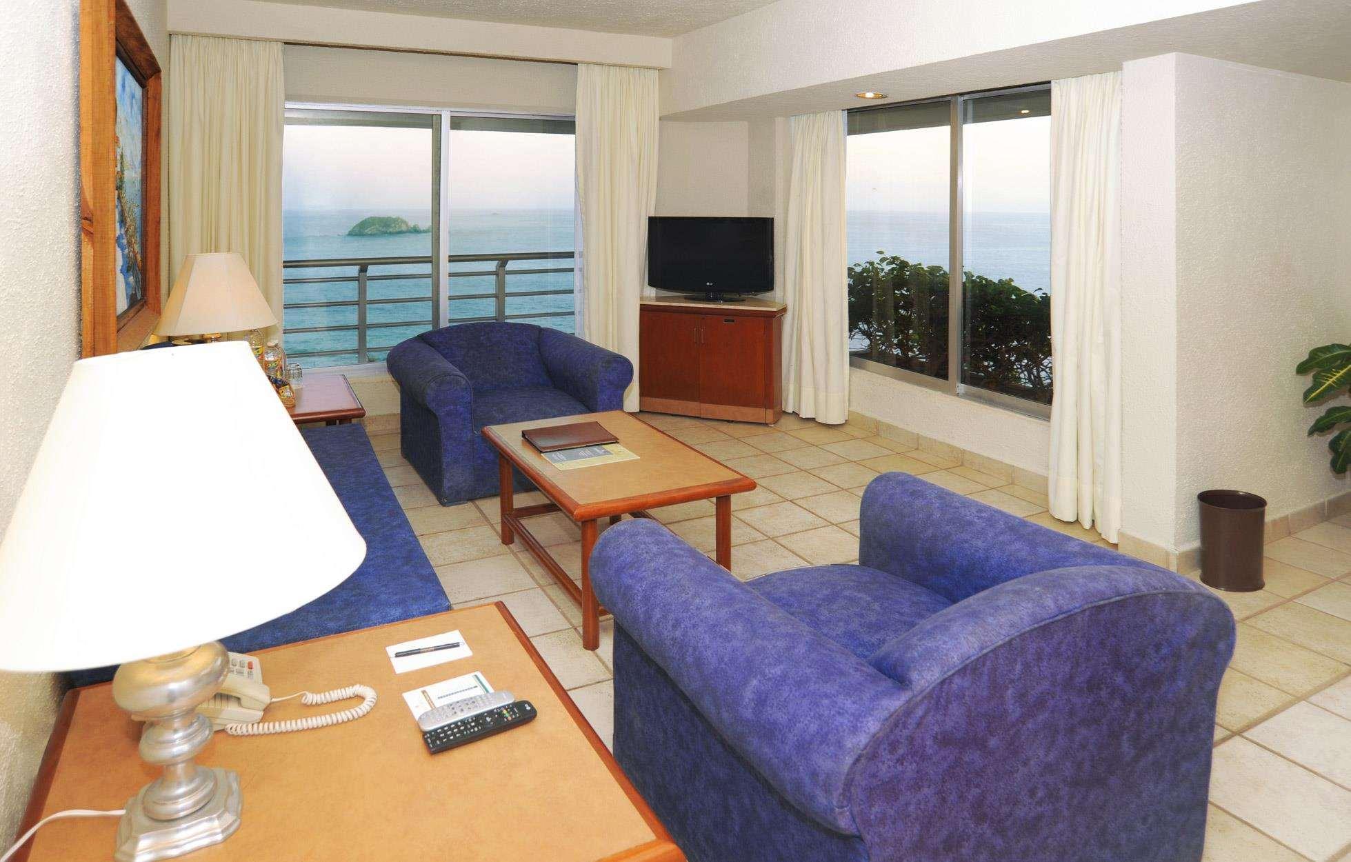 Hotel Emporio Ixtapa Ixtapa  Exteriér fotografie A living room in a hotel suite