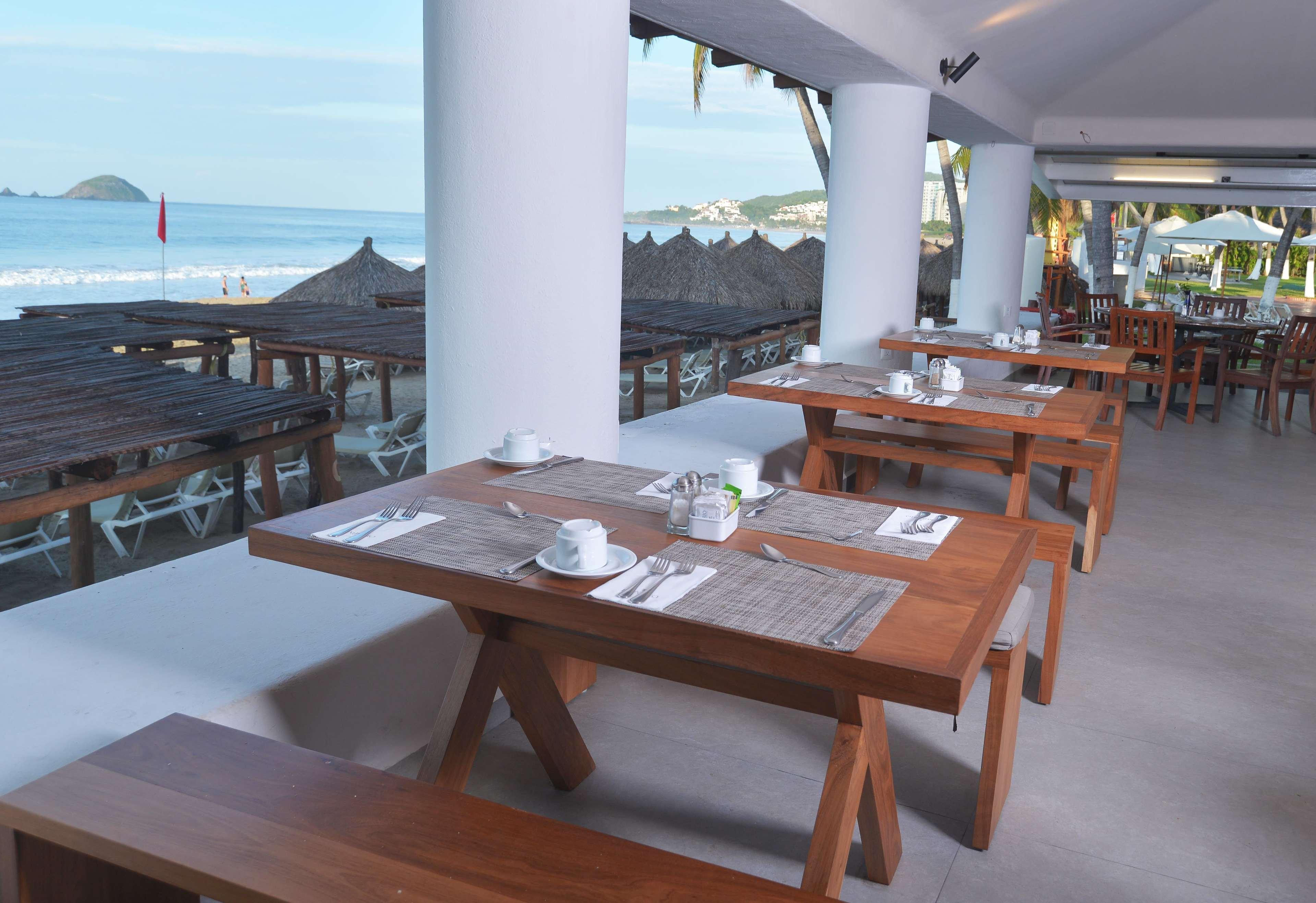 Hotel Emporio Ixtapa Ixtapa  Exteriér fotografie The restaurant at the resort