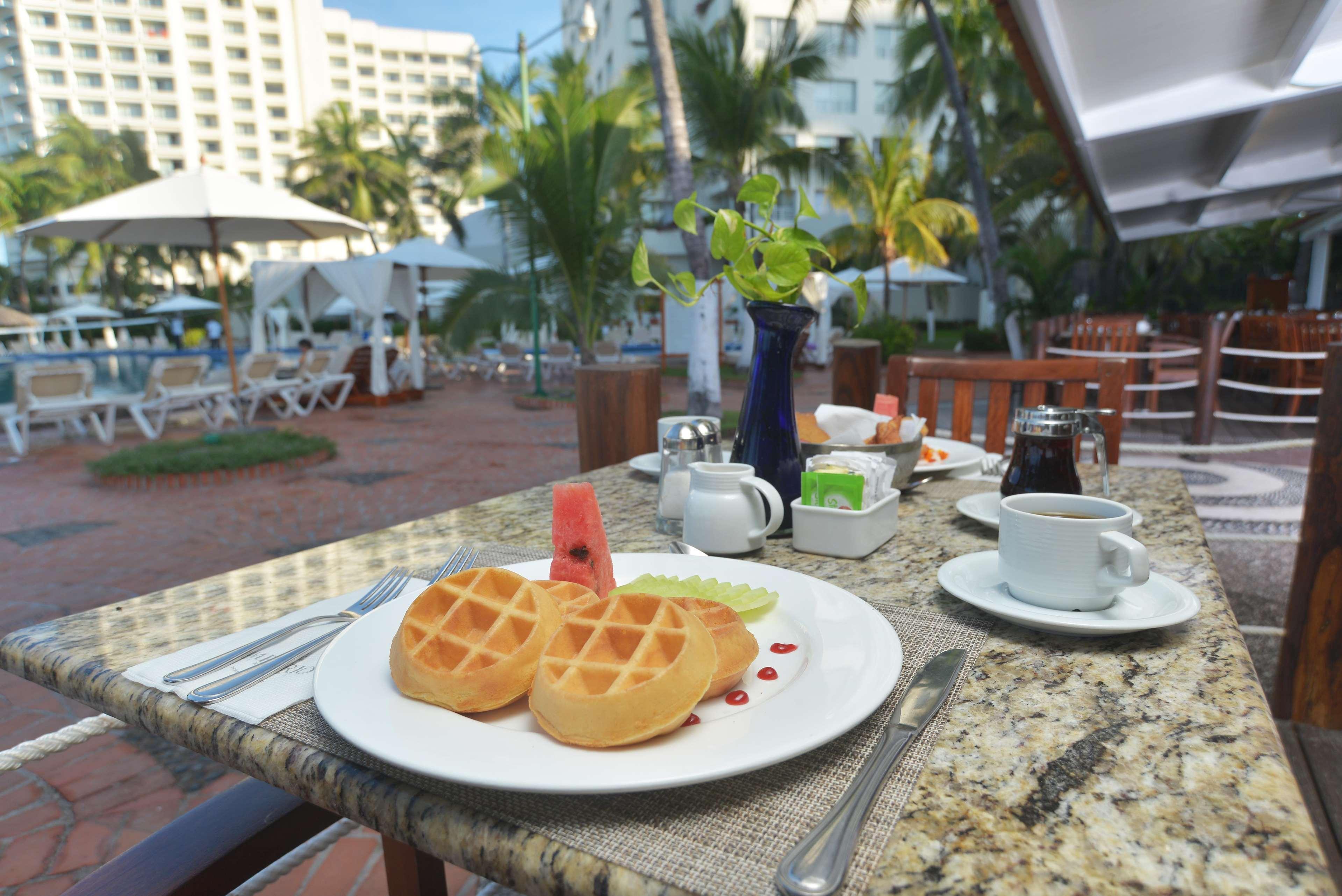 Hotel Emporio Ixtapa Ixtapa  Exteriér fotografie Breakfast at a resort
